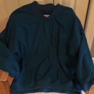 Men’s golf pullover.